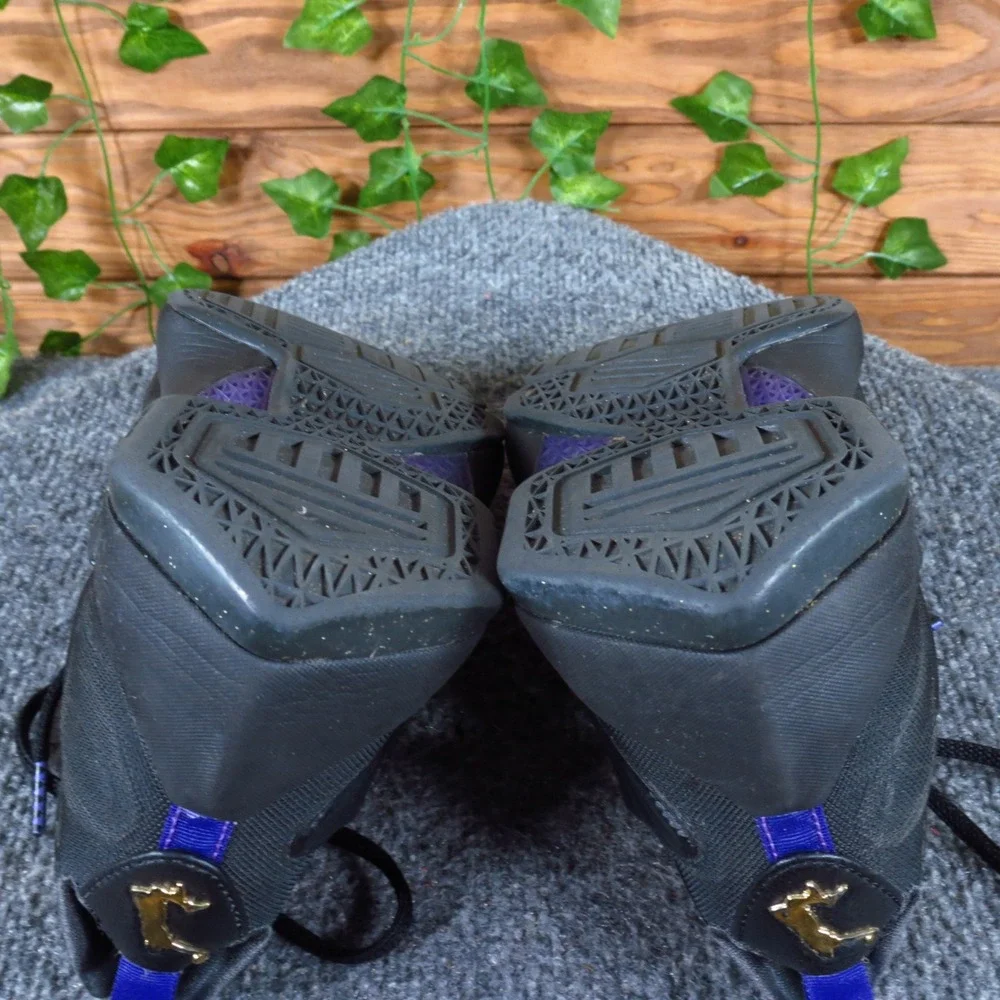 Nike LeBron 13 GS Pot of Gold Boys Athletic Basketball Shoes Size 6Y‎ Black Gold